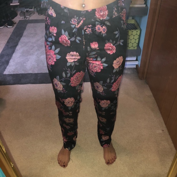 Floral Shiny Cinch Waist Pants - Picture 3 of 4